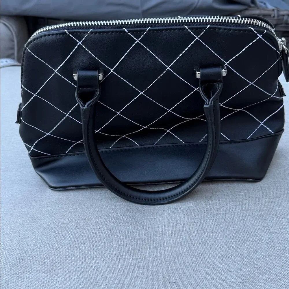 Steve Madden Black & White Satchel purse
